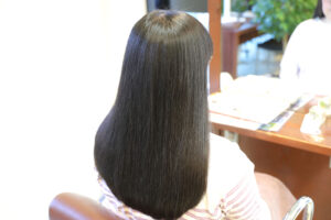 久しぶりにストレートな髪になって雰囲気が変わりました