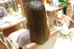 ツヤのある綺麗な髪になると印象が変わりますね